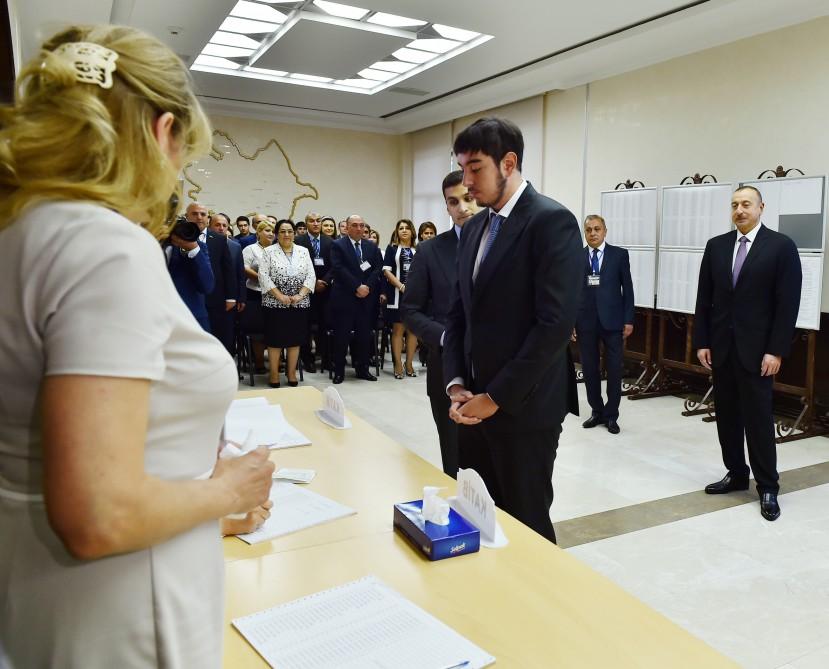 Ilham Aliyev, his spouse vote at constitutional referendum