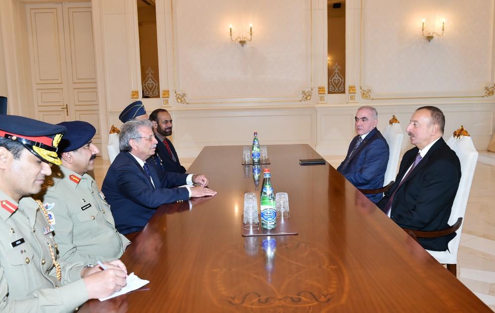 Ilham Aliyev receives Pakistan’s defense production minister (PHOTO)