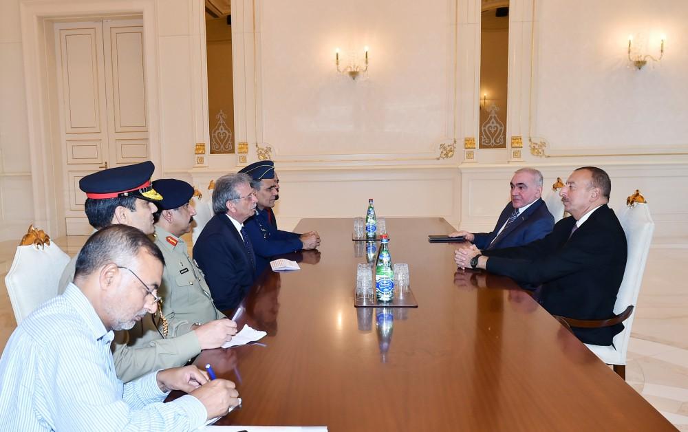 Ilham Aliyev receives Pakistan’s defense production minister (PHOTO)