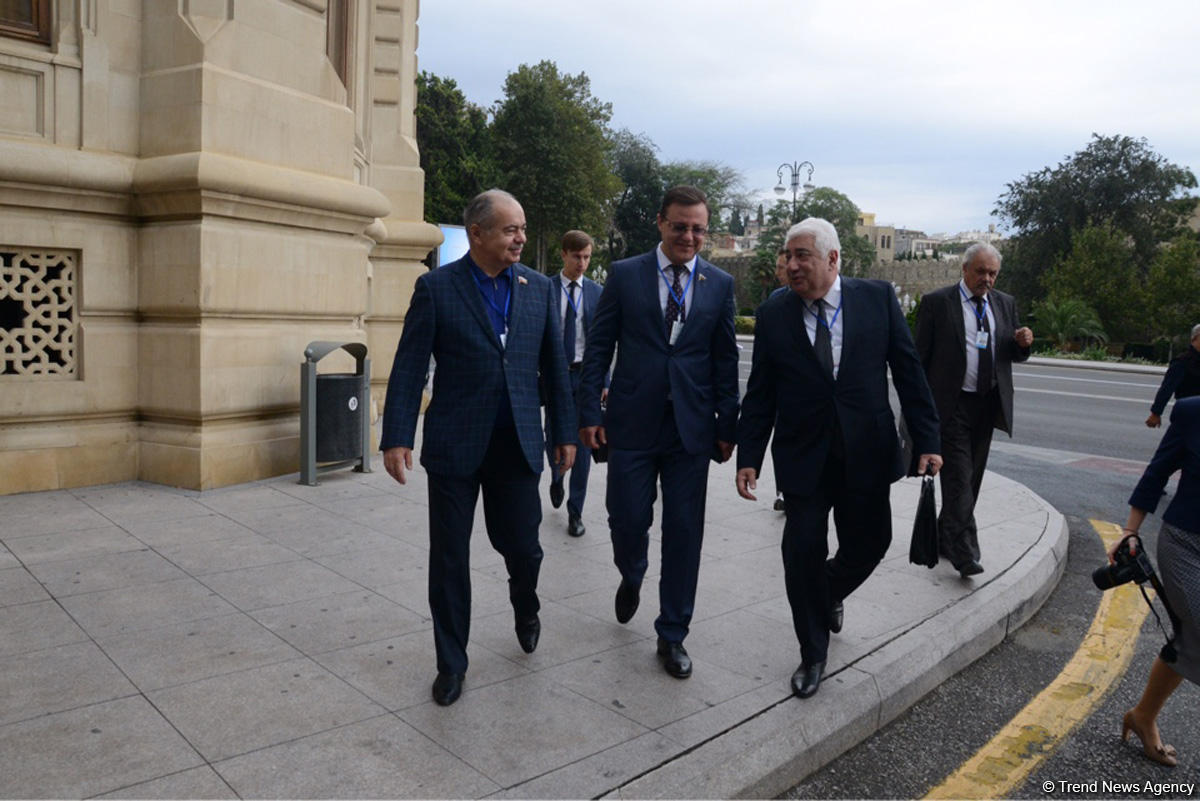 CIS mission head praises referendum in Azerbaijan (PHOTO)