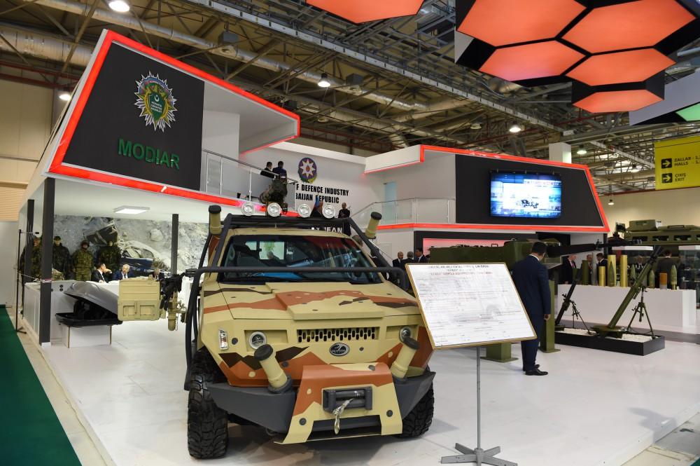 Ilham Aliyev views ADEX 2016 exhibition  (PHOTO)