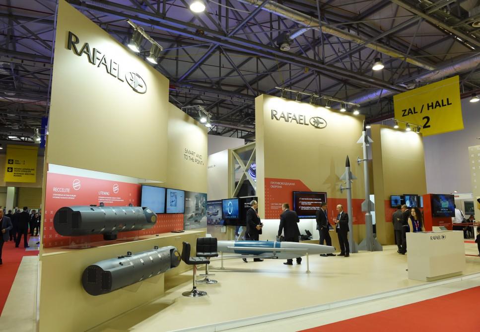 Ilham Aliyev views ADEX 2016 exhibition  (PHOTO)
