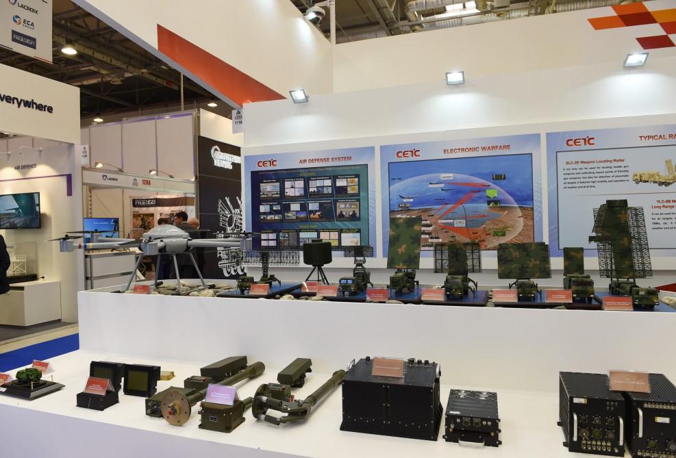 Ilham Aliyev views ADEX 2016 exhibition  (PHOTO)