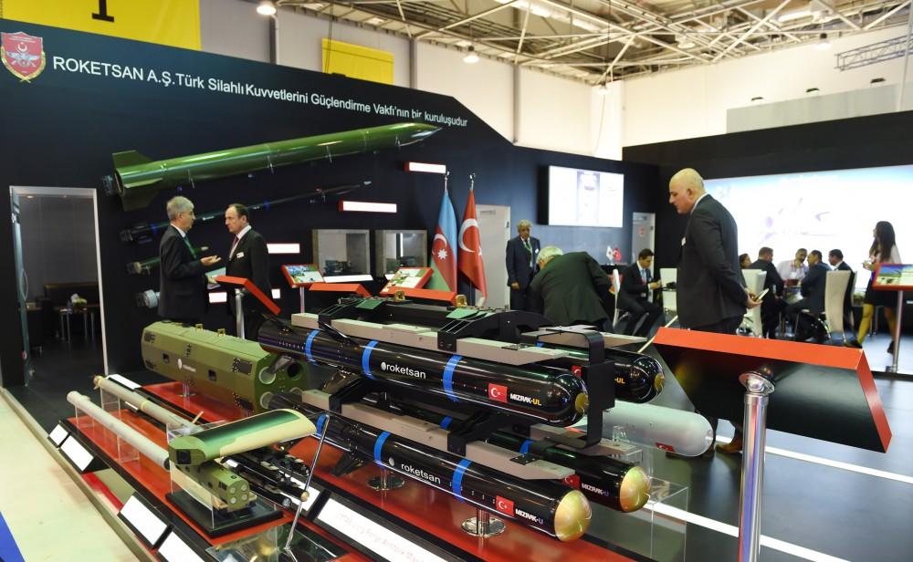 Ilham Aliyev views ADEX 2016 exhibition  (PHOTO)