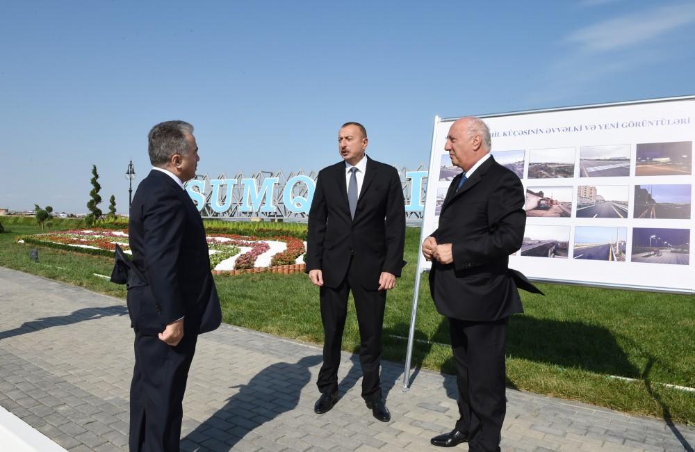 Ilham Aliyev views newly renovated Sahil Street in Sumgayit (PHOTO)