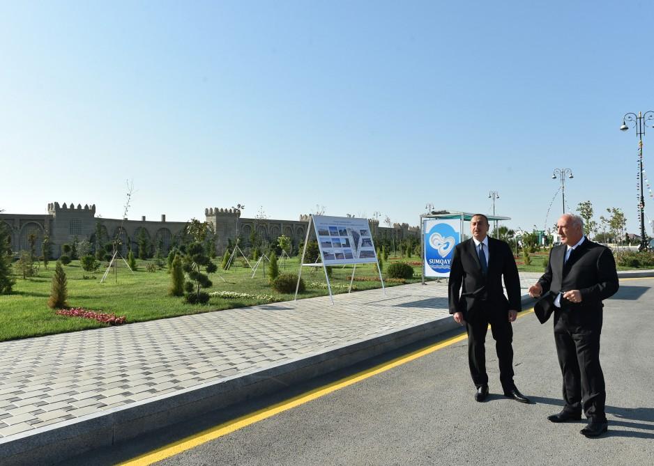 Ilham Aliyev views newly renovated Sulh Street in Sumgayit