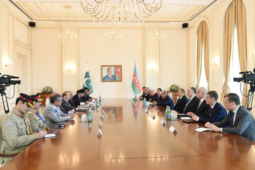 Ilham Aliyev holds talks with Pakistani PM in expanded format