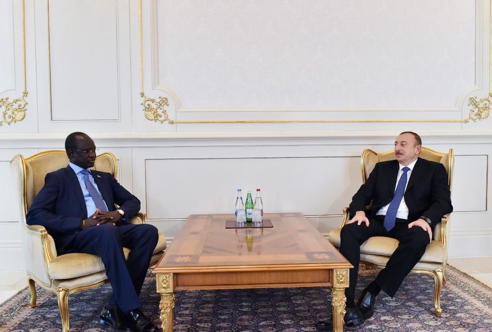 New envoys present credentials to Ilham Aliyev (PHOTO)