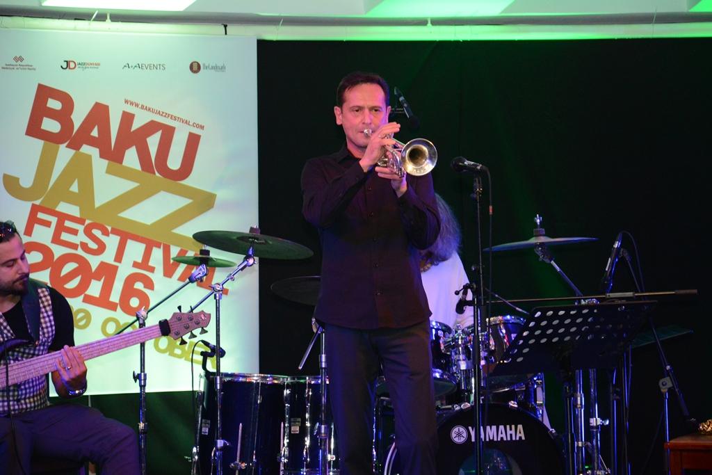 Famous Lithuanian Dainius Pulauskas Group performs in Baku (PHOTO)