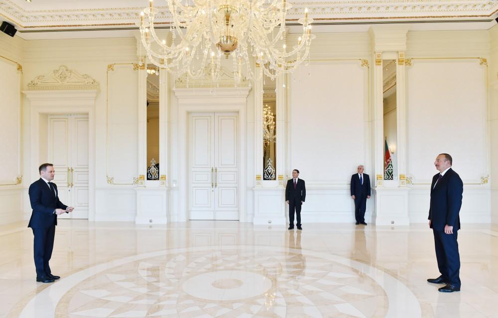 President Aliyev receives credentials of incoming Albanian ambassador (PHOTO)