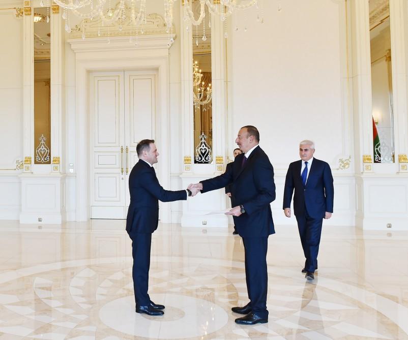 President Aliyev receives credentials of incoming Albanian ambassador (PHOTO)