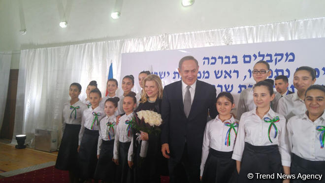 Israeli PM visits education center for Jewish children in Baku (PHOTO)
