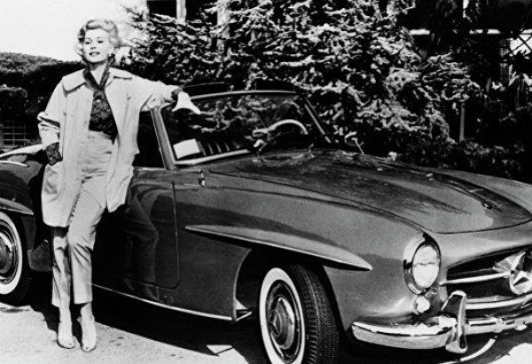 Zsa Zsa Gabor, actor and socialite, dies aged 99
