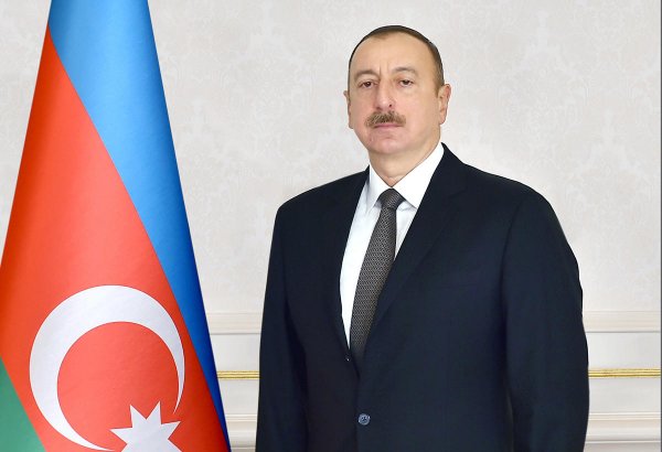 Azerbaijani president, Latvian PM dine together