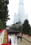Azerbaijani president pays tribute to martyrs (PHOTO)