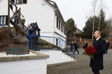 President Ilham Aliyev and his spouse visited statue of Khurshidbanu Natavan in Waterloo