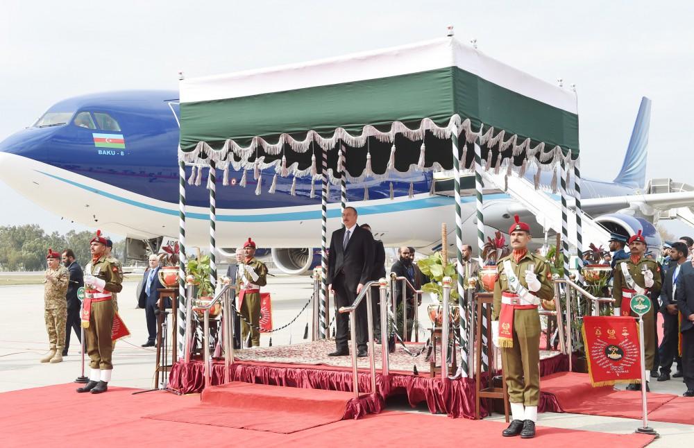 Ilham Aliyev in Pakistan for Summit of the Economic Cooperation Organization (PHOTO)