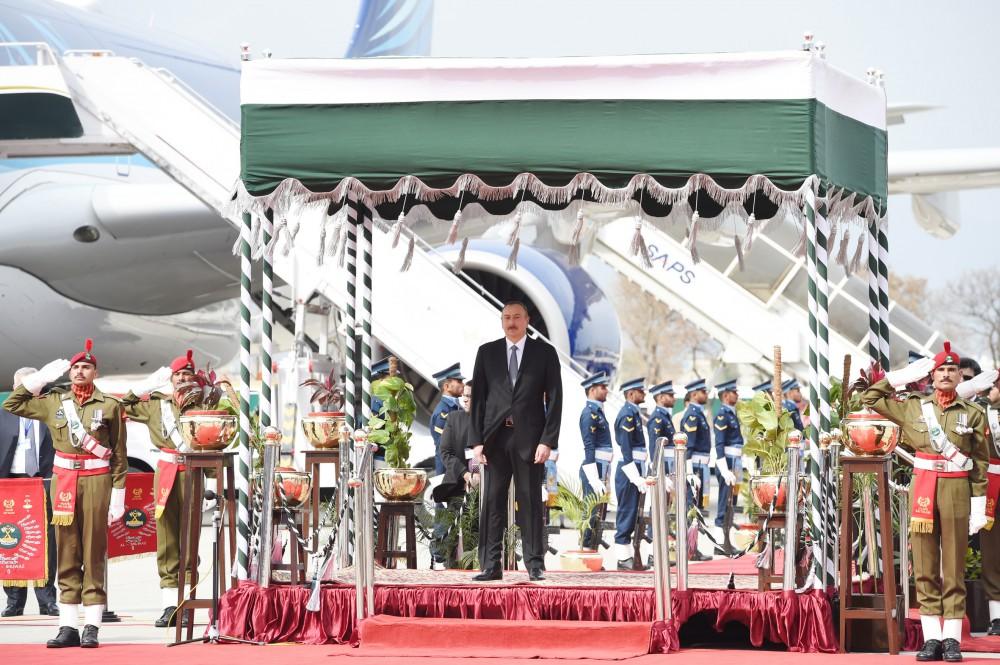 Ilham Aliyev in Pakistan for Summit of the Economic Cooperation Organization (PHOTO)