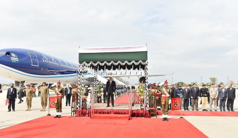 Ilham Aliyev in Pakistan for Summit of the Economic Cooperation Organization (PHOTO)