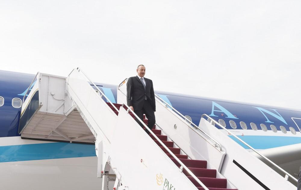 Ilham Aliyev in Pakistan for Summit of the Economic Cooperation Organization (PHOTO)