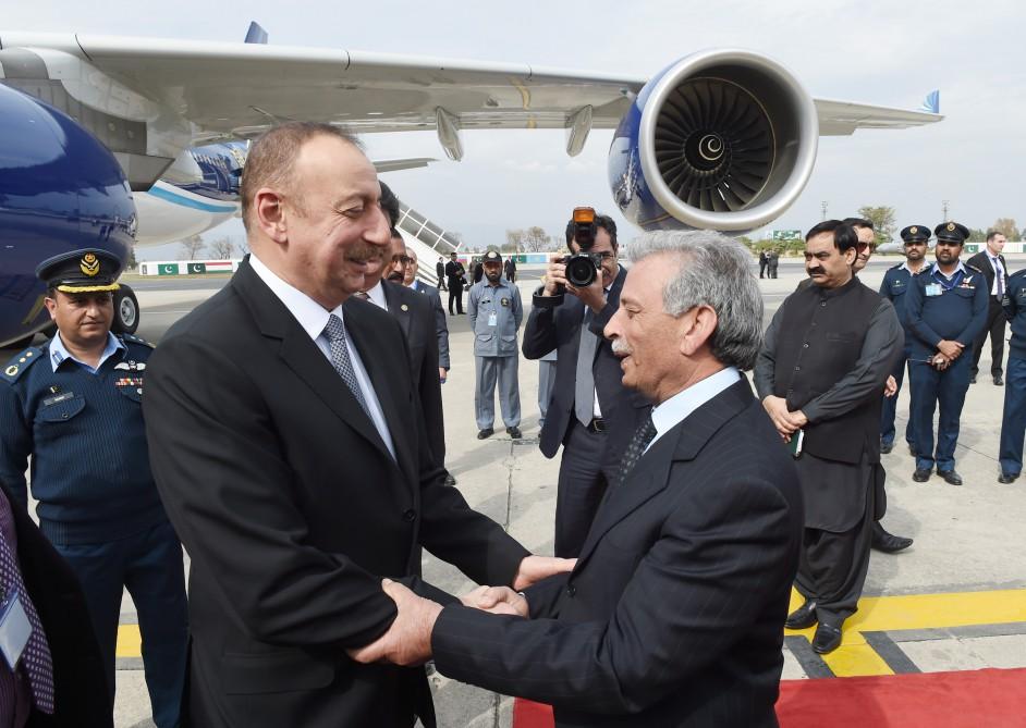 Ilham Aliyev in Pakistan for Summit of the Economic Cooperation Organization (PHOTO)