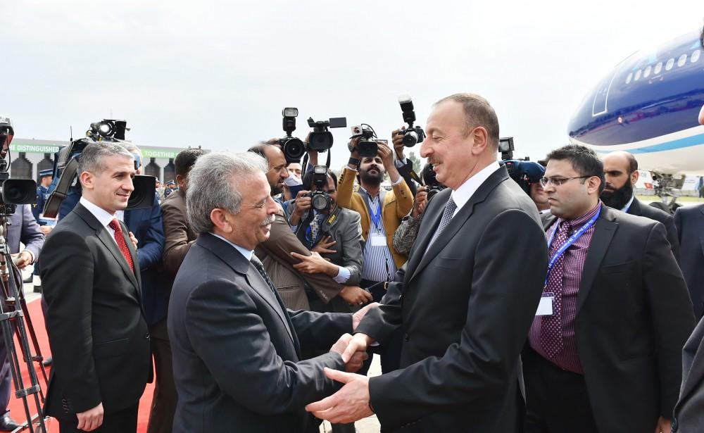 Ilham Aliyev in Pakistan for Summit of the Economic Cooperation Organization (PHOTO)