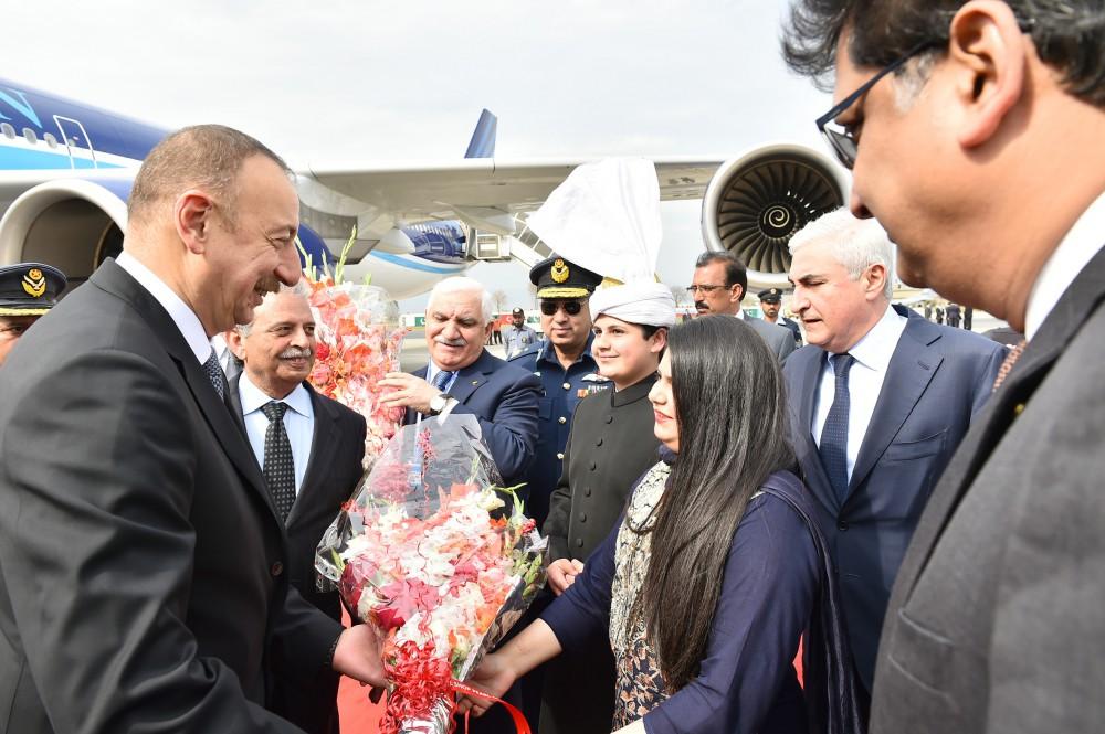 Ilham Aliyev in Pakistan for Summit of the Economic Cooperation Organization (PHOTO)