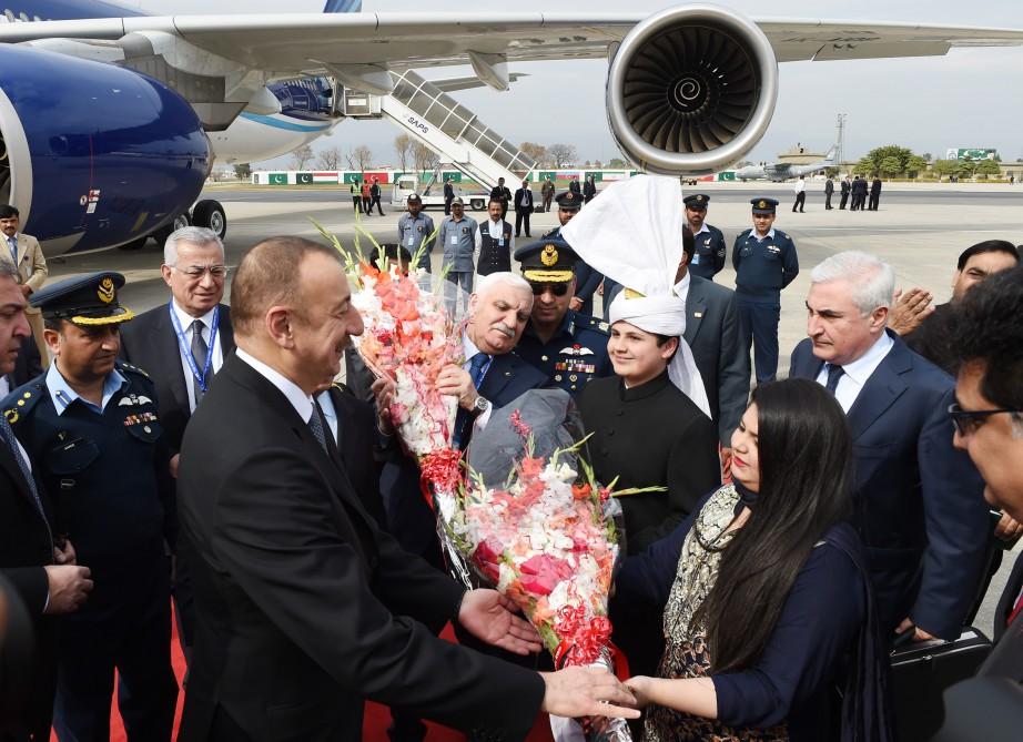 Ilham Aliyev in Pakistan for Summit of the Economic Cooperation Organization (PHOTO)
