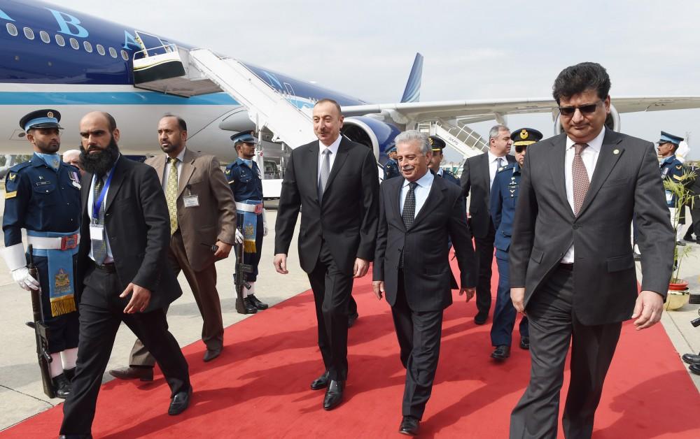 Ilham Aliyev in Pakistan for Summit of the Economic Cooperation Organization (PHOTO)