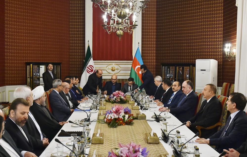 Azerbaijan, Iran sign documents (PHOTO)