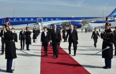 Ilham Aliyev arrives in France on official visit (PHOTO)