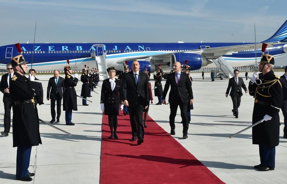 Ilham Aliyev arrives in France on official visit (PHOTO)