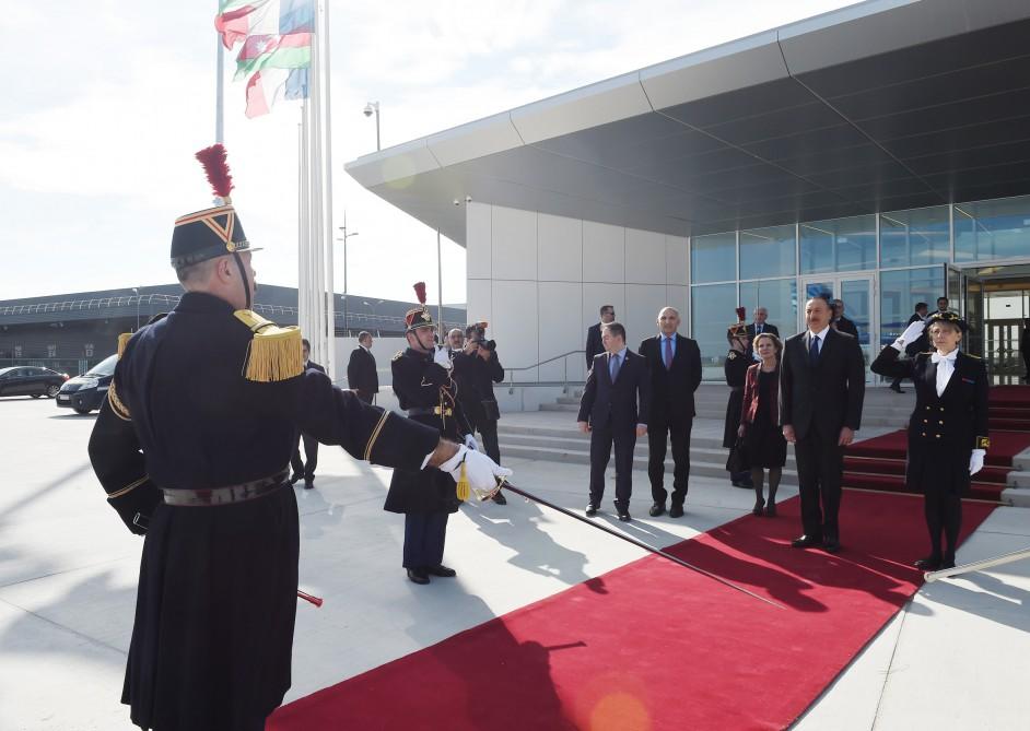 Ilham Aliyev arrives in France on official visit (PHOTO)