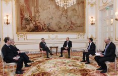 Ilham Aliyev meets CEO of Credit Agricole SA (PHOTO)