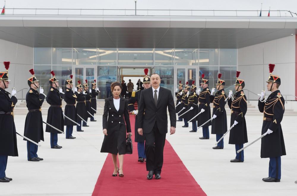 Ilham Aliyev completes France visit (PHOTO)