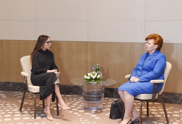 Azerbaijan’s First VP Mehriban Aliyeva meets former Latvian president (PHOTO)