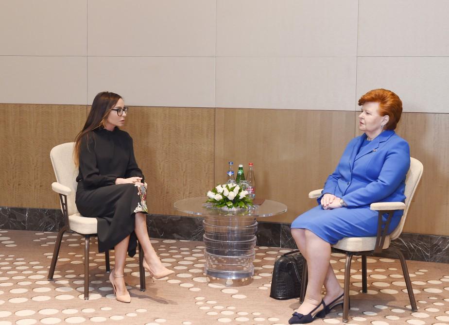 Azerbaijan’s First VP Mehriban Aliyeva meets former Latvian president (PHOTO)