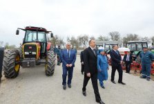 President Aliyev visits cotton plantation in Giragli village (PHOTO)