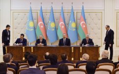 Azerbaijan, Kazakhstan sign documents (PHOTO)