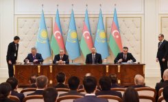 Azerbaijan, Kazakhstan sign documents (PHOTO)