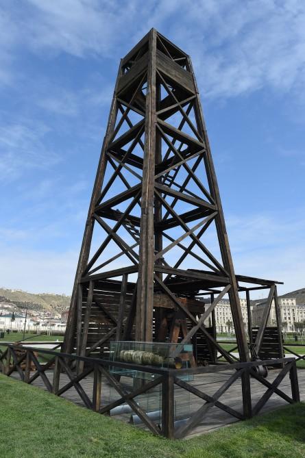 Ilham Aliyev views oil well in Bibiheybat after reconstruction (PHOTO)