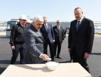 Ilham Aliyev views construction at carbamide plant in Sumgayit (PHOTO)