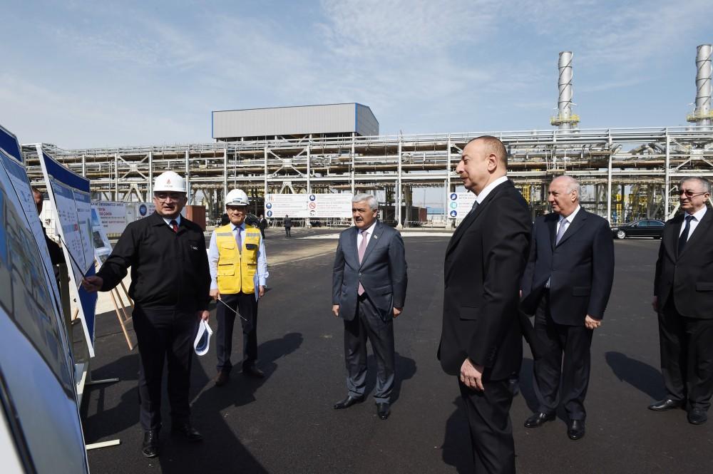 Ilham Aliyev views construction at carbamide plant in Sumgayit (PHOTO)