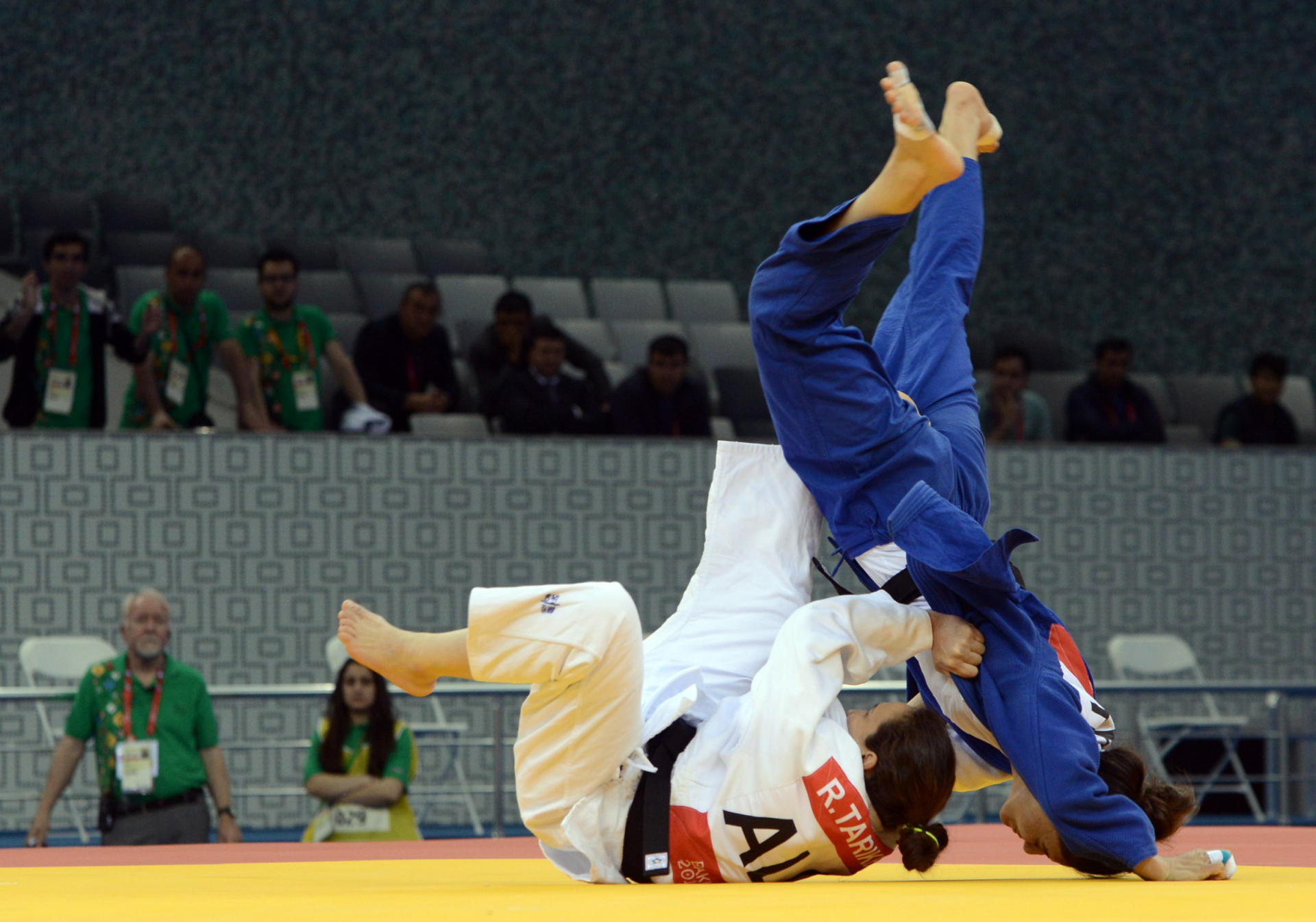 Azerbaijan’s president awards winners in judo at Baku 2017 (VIDEO)