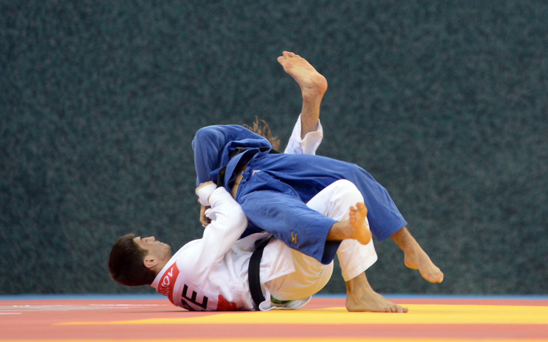 Azerbaijan’s president awards winners in judo at Baku 2017 (VIDEO)