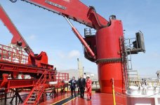 Ilham Aliyev attends opening of drilling rig named after Heydar Aliyev (PHOTO)