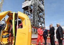 Ilham Aliyev attends opening of drilling rig named after Heydar Aliyev (PHOTO)