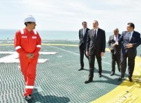 Ilham Aliyev attends opening of drilling rig named after Heydar Aliyev (PHOTO)