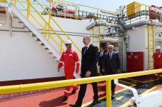 Ilham Aliyev attends opening of drilling rig named after Heydar Aliyev (PHOTO)