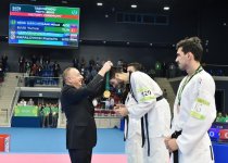 President Ilham Aliyev presented medals to Baku 2017 taekwondo winners (PHOTO, VIDEO)